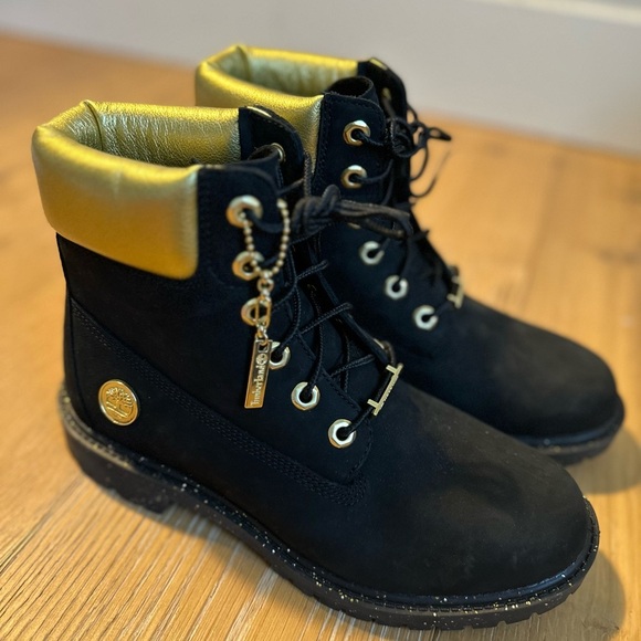 New Timberland 6" Heritage "Black/Gold" Women's Boots - Picture 5 of 6